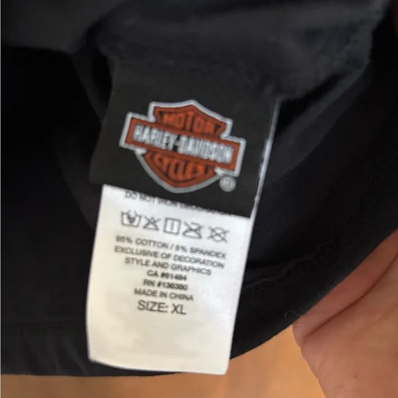 Harley-Davidson Black Tee with Iconic Logo - Picture 2 of 3